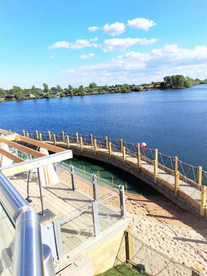 Luxury 2019 8 Berth Caravan With Hot Tub @ Tattershall Lakes Eksteriør billede