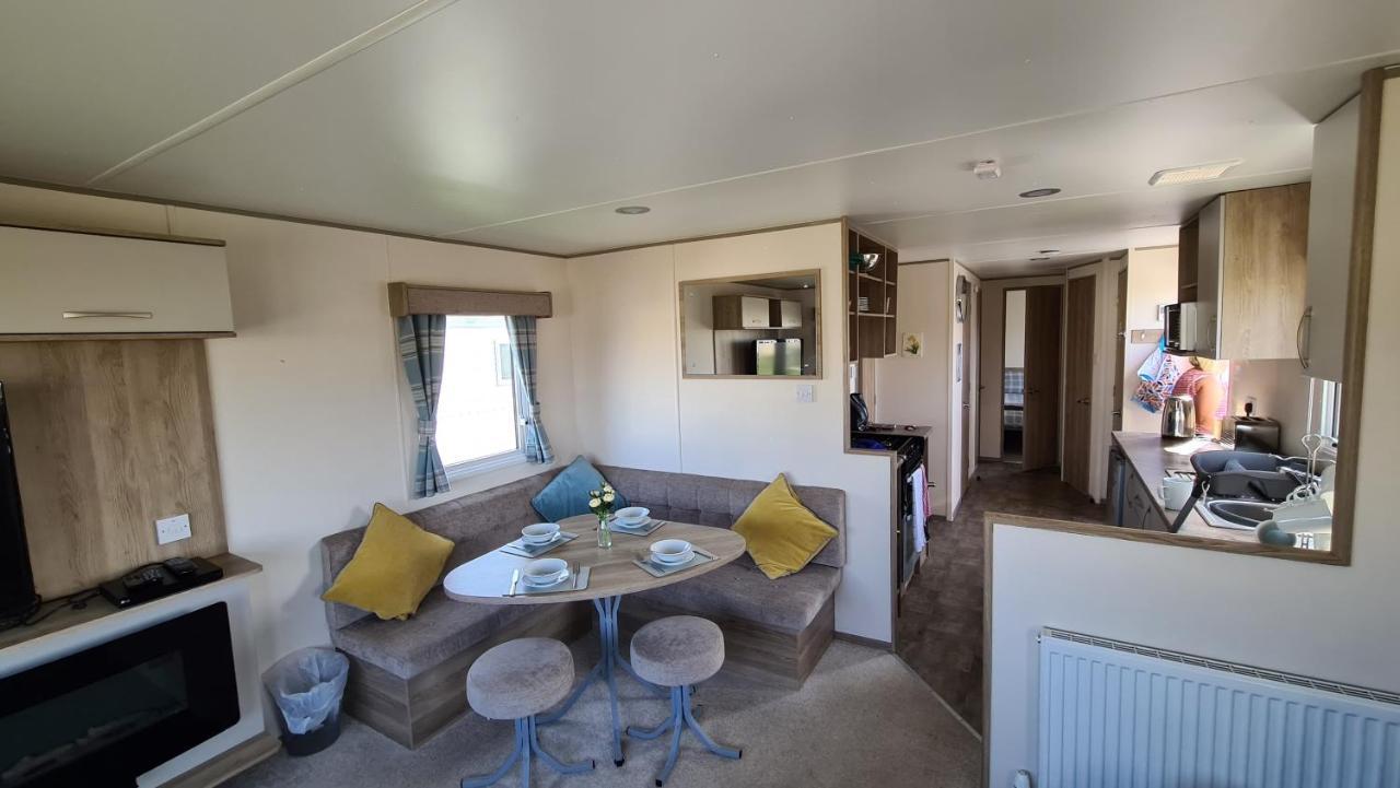 Luxury 2019 8 Berth Caravan With Hot Tub @ Tattershall Lakes Eksteriør billede