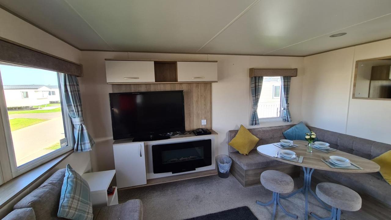 Luxury 2019 8 Berth Caravan With Hot Tub @ Tattershall Lakes Eksteriør billede