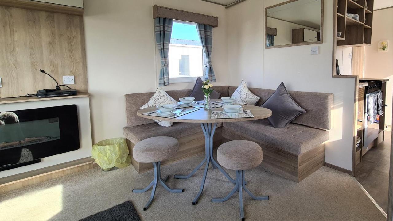 Luxury 2019 8 Berth Caravan With Hot Tub @ Tattershall Lakes Eksteriør billede